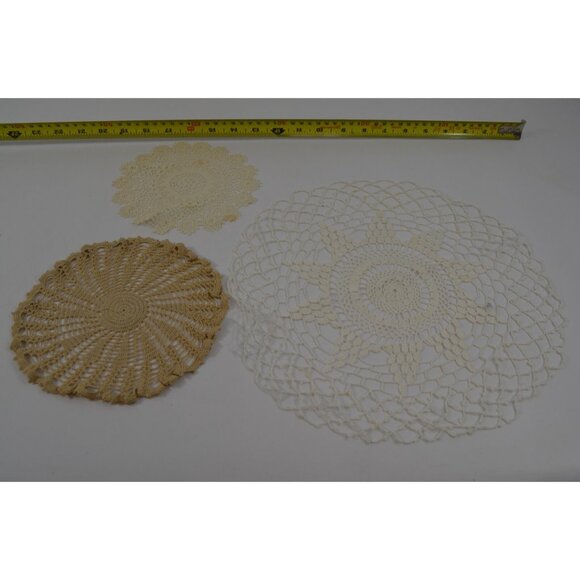 Hand Crocheted Doily Lot Vtg Round Wedding Table Country Tea Party Lacy Elegant - Picture 5 of 11